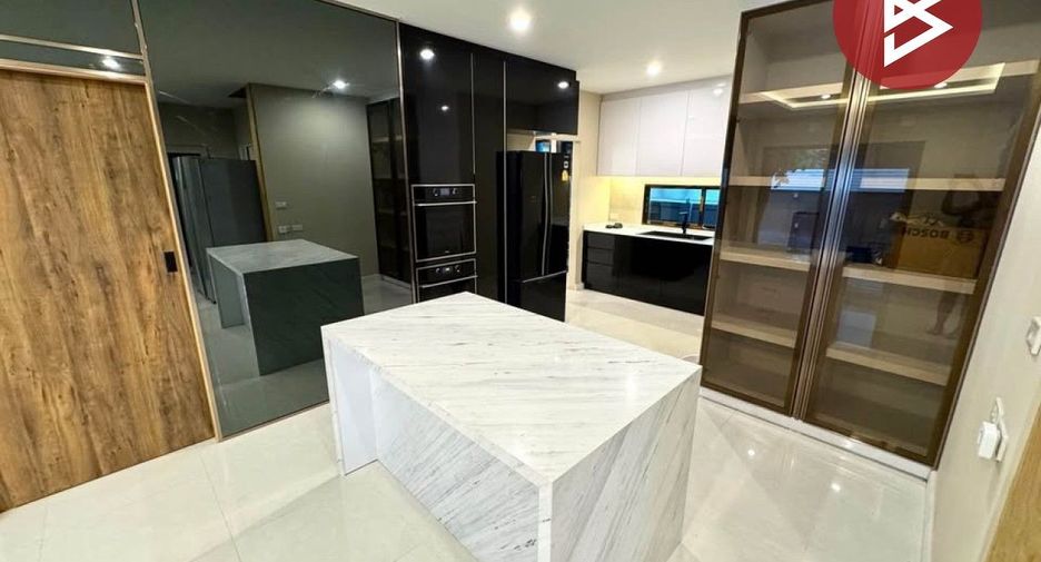 For sale 5 bedrooms house in Khan Na Yao, Bangkok