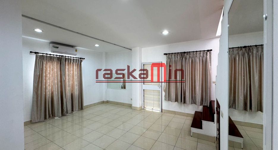 For sale 3 ベッドルーム retail Space in Bang Lamung, Chonburi