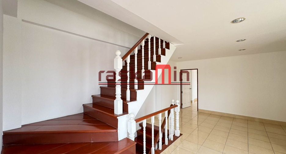 For sale 3 ベッドルーム retail Space in Bang Lamung, Chonburi