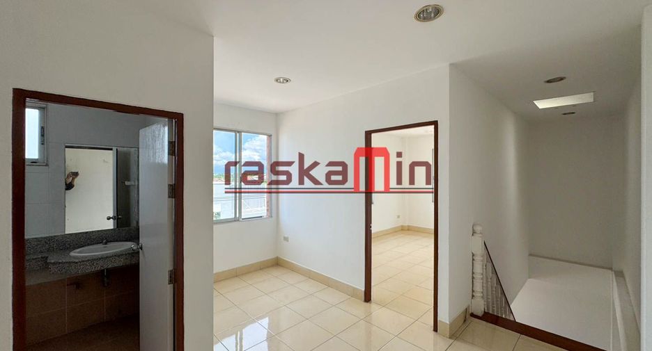 For sale 3 ベッドルーム retail Space in Bang Lamung, Chonburi