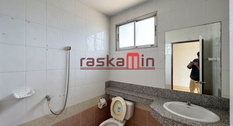 For sale 3 ベッドルーム retail Space in Bang Lamung, Chonburi