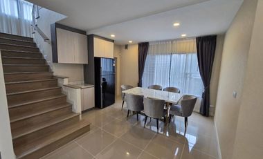 Haus zur Miete und zum Kauf mit 4 Zimmer in Lat Krabang, Bangkok