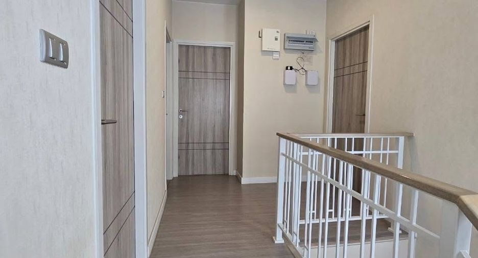 Casa en alquiler y en venta de 4 habitaciones en Lat Krabang, Bangkok