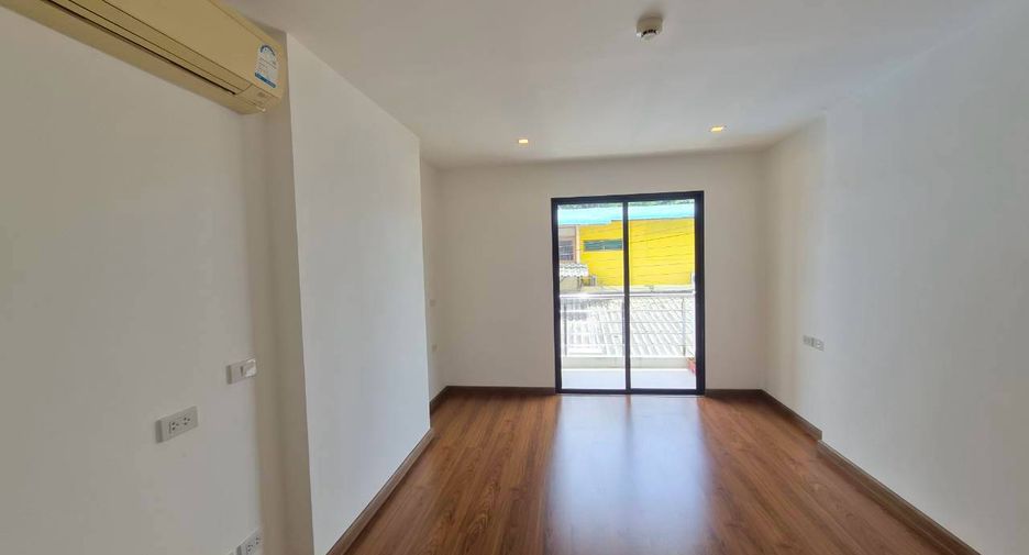 For sale 2 ベッドルーム condo in Si Racha, Chonburi