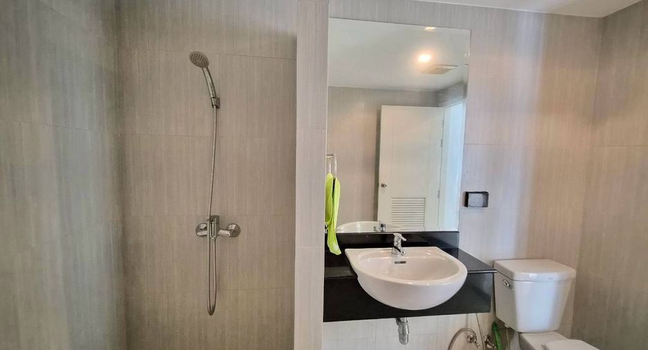 For sale 2 ベッドルーム condo in Si Racha, Chonburi