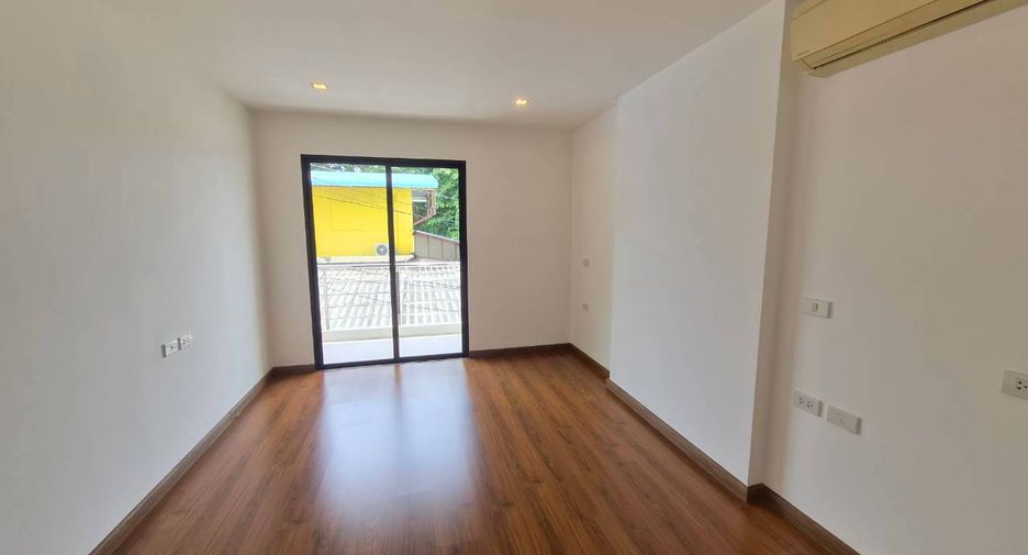 For sale 2 ベッドルーム condo in Si Racha, Chonburi