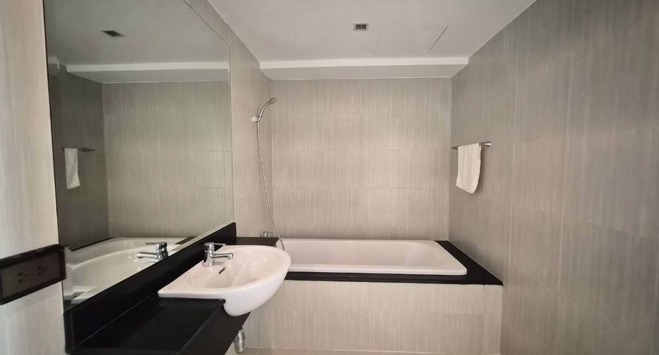 For sale 2 ベッドルーム condo in Si Racha, Chonburi