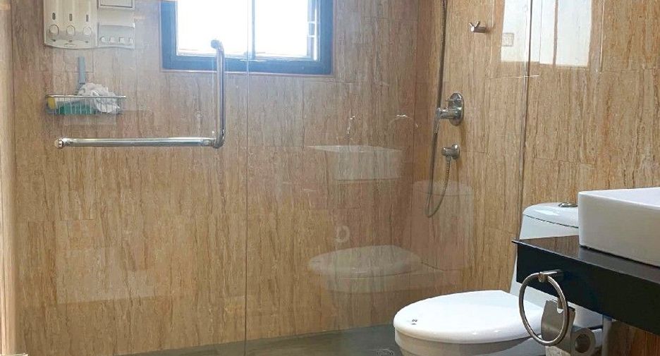 For sale 2 ベッドルーム condo in Huai Khwang, Bangkok