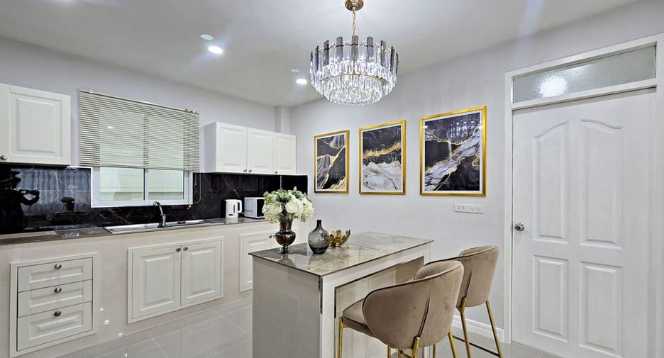 Haus zur Miete mit 4 Zimmer in Bang Lamung, Chonburi