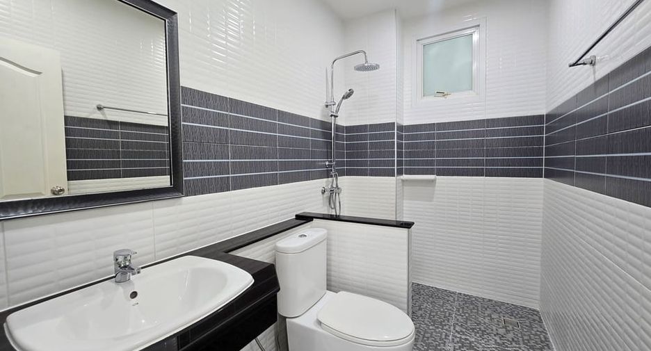 Haus zur Miete mit 4 Zimmer in Bang Lamung, Chonburi