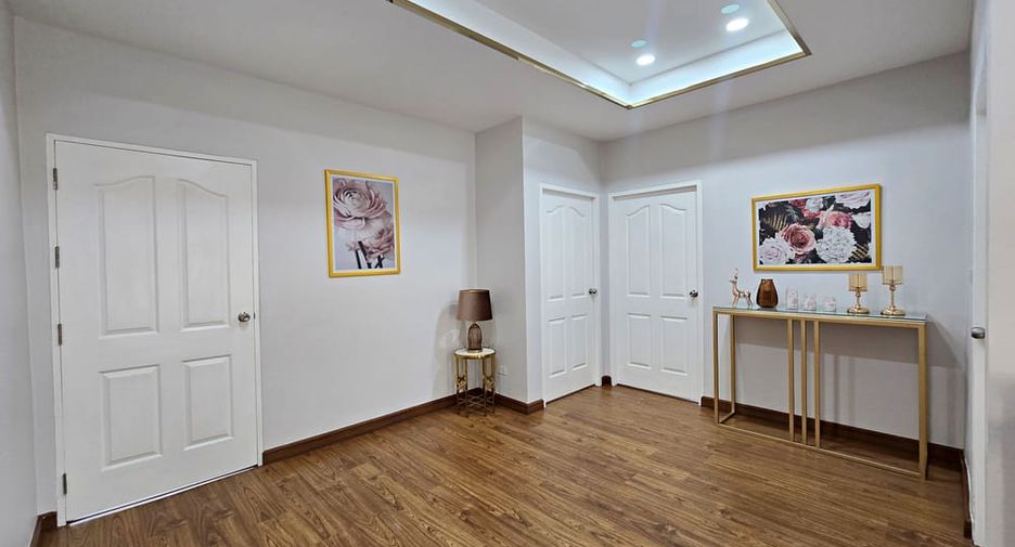 Haus zur Miete mit 4 Zimmer in Bang Lamung, Chonburi