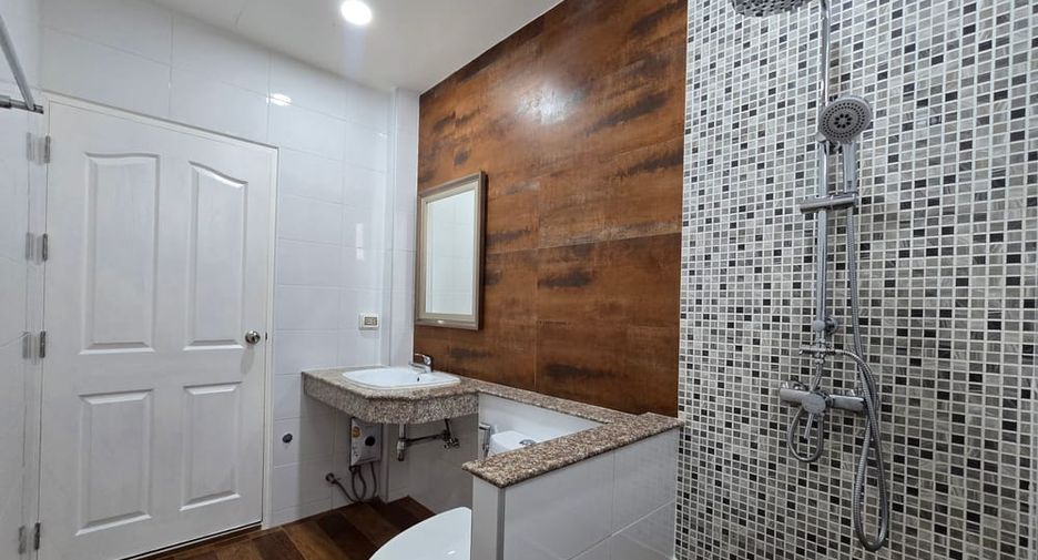 Haus zur Miete mit 4 Zimmer in Bang Lamung, Chonburi