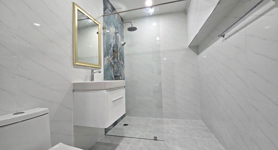 Haus zur Miete mit 4 Zimmer in Bang Lamung, Chonburi