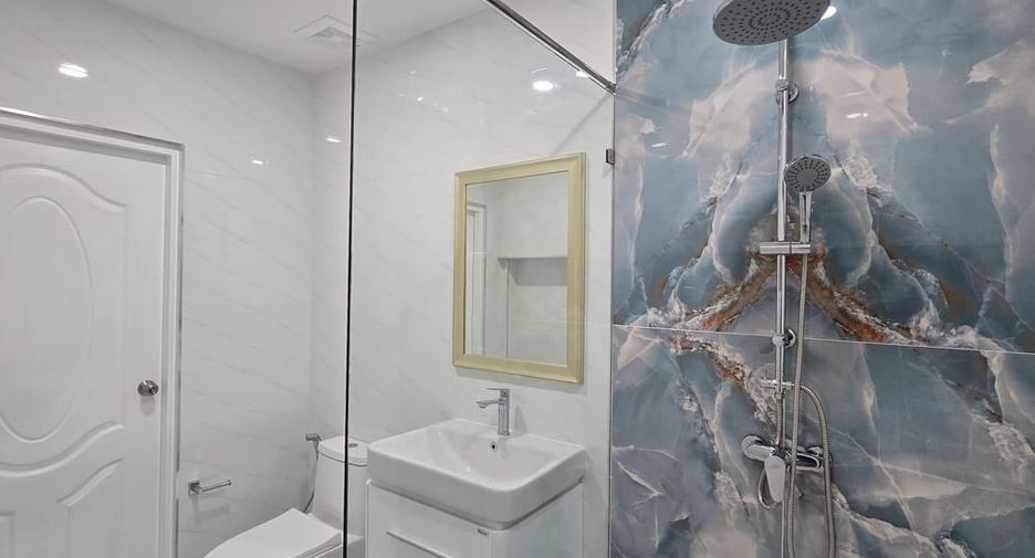 Haus zur Miete mit 4 Zimmer in Bang Lamung, Chonburi