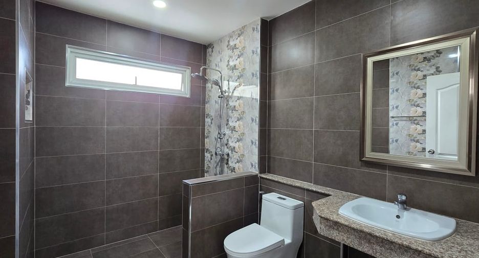 Haus zur Miete mit 4 Zimmer in Bang Lamung, Chonburi