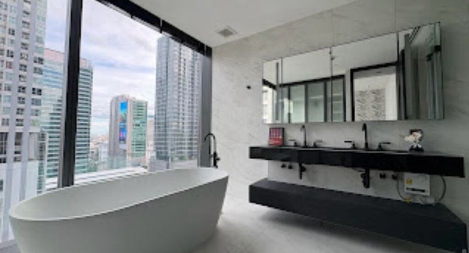 For rent 2 bedrooms condo in Sathon, Bangkok