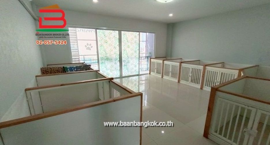 出售 4 卧室 商业空间 在 Lam Luk Ka, Pathum Thani