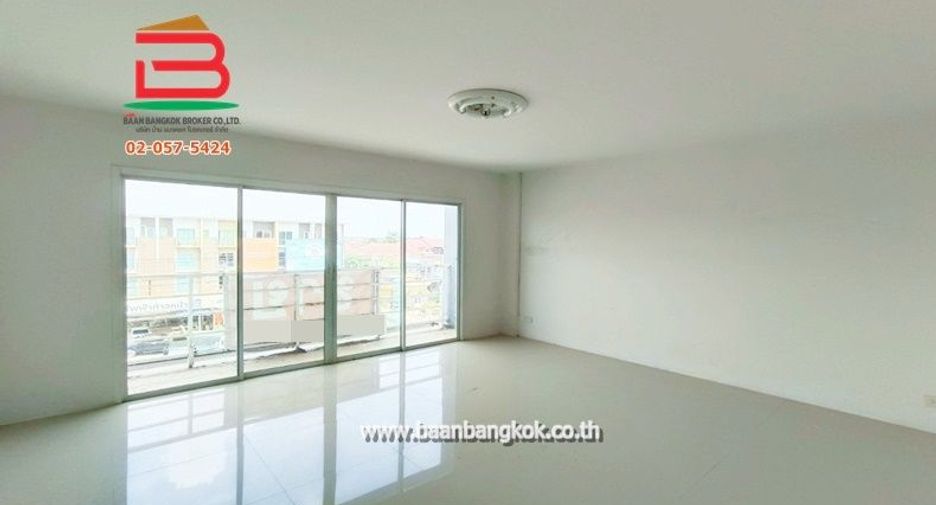 出售 4 卧室 商业空间 在 Lam Luk Ka, Pathum Thani
