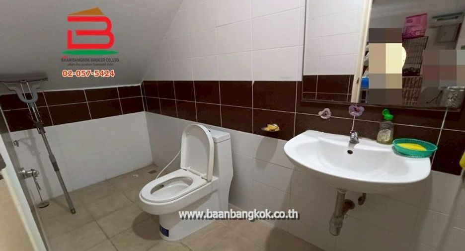 出售 4 卧室 商业空间 在 Lam Luk Ka, Pathum Thani
