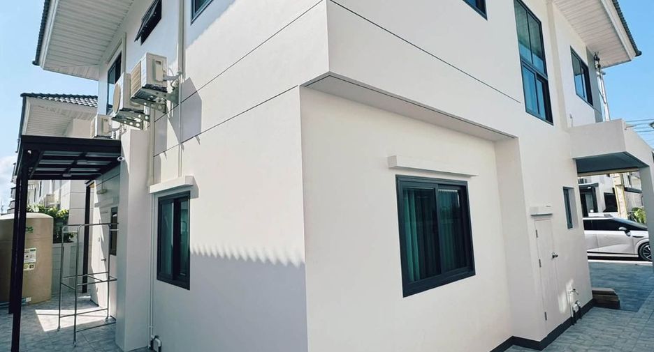 Casa adosada en alquiler de 3 habitaciones en Bang Lamung, Chonburi