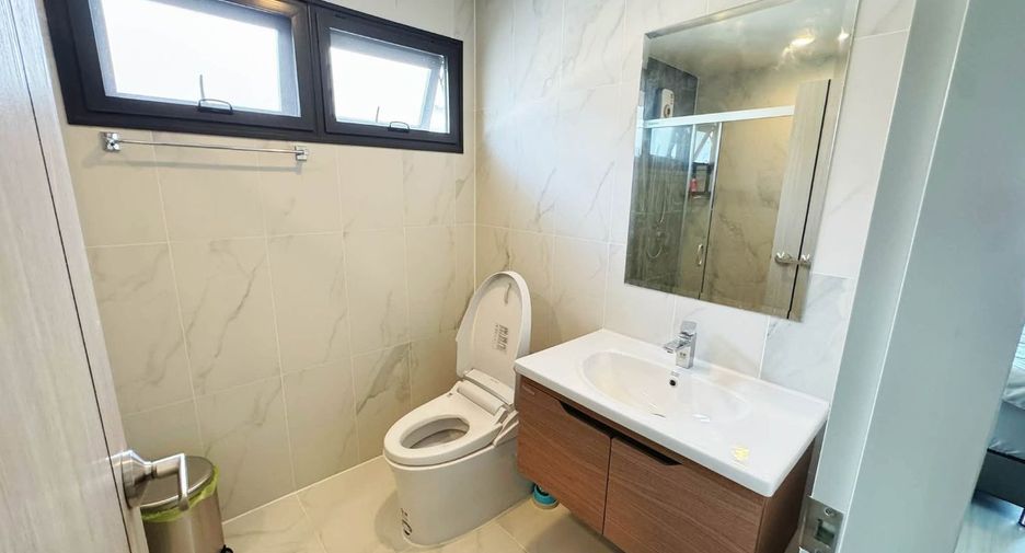 Casa adosada en alquiler de 3 habitaciones en Bang Lamung, Chonburi