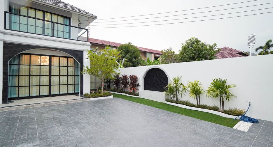 For sale 4 bedrooms villa in Bang Lamung, Chonburi