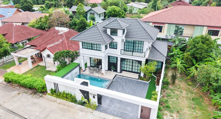 For sale 4 bedrooms villa in Bang Lamung, Chonburi