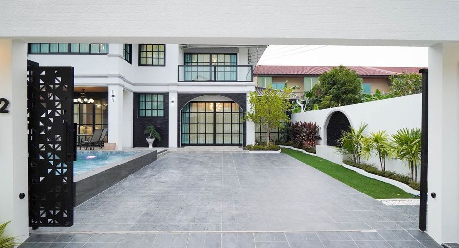 For sale 4 bedrooms villa in Bang Lamung, Chonburi
