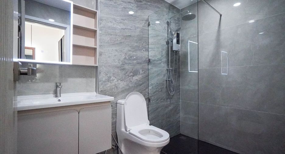 For sale 4 bedrooms villa in Bang Lamung, Chonburi