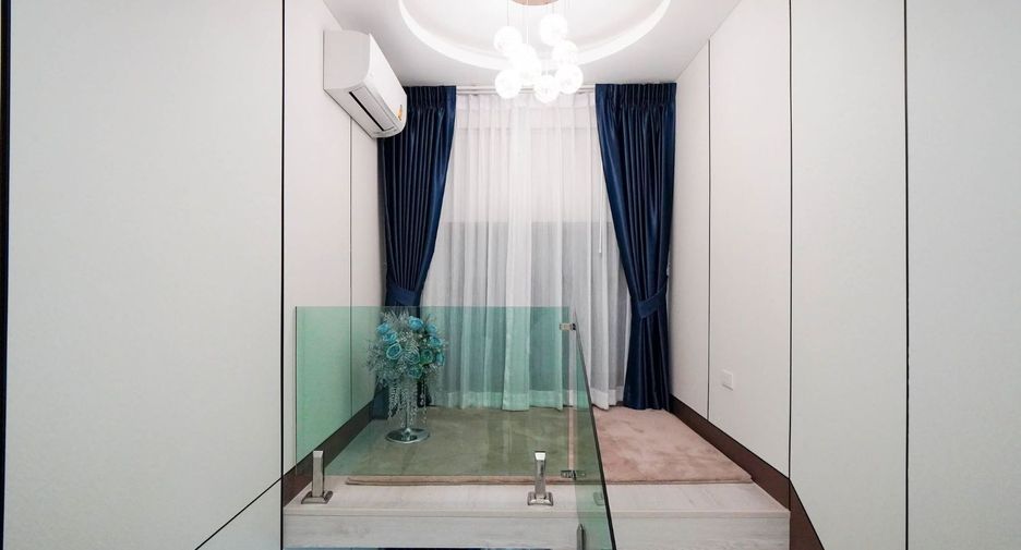 For sale 4 bedrooms villa in Bang Lamung, Chonburi