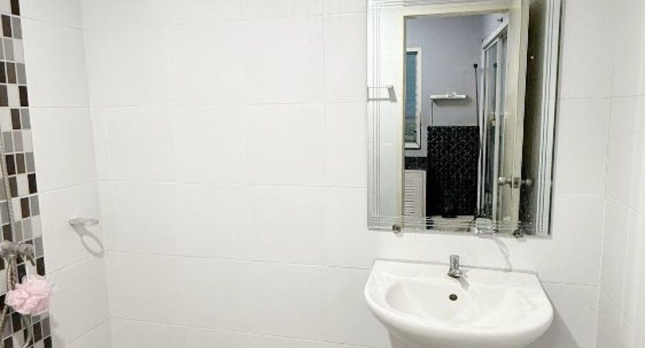 Casa adosada en venta de 3 habitaciones en Mueang Nakhon Pathom, Nakhon Pathom