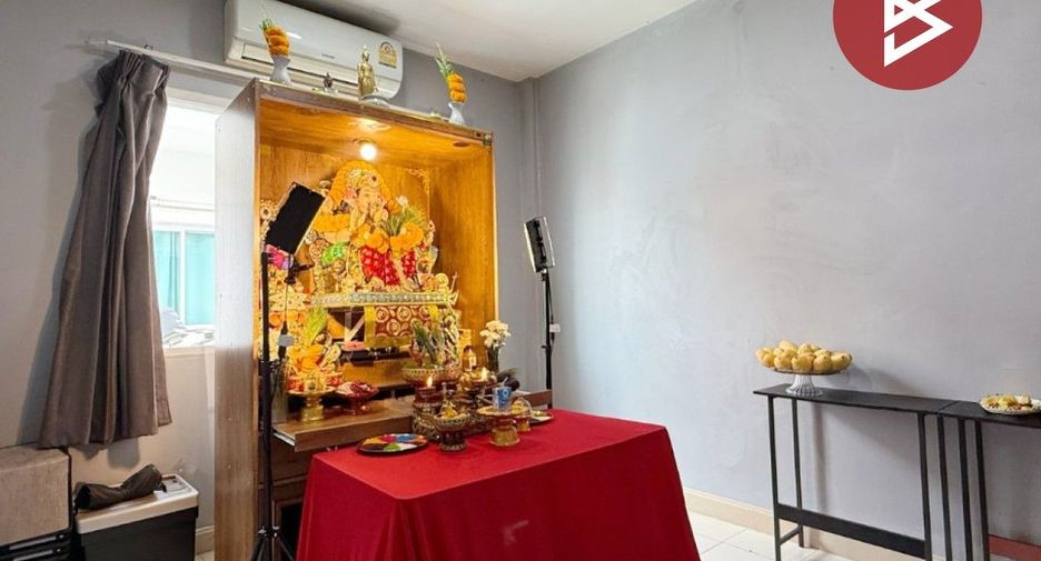 Casa adosada en venta de 3 habitaciones en Mueang Nakhon Pathom, Nakhon Pathom