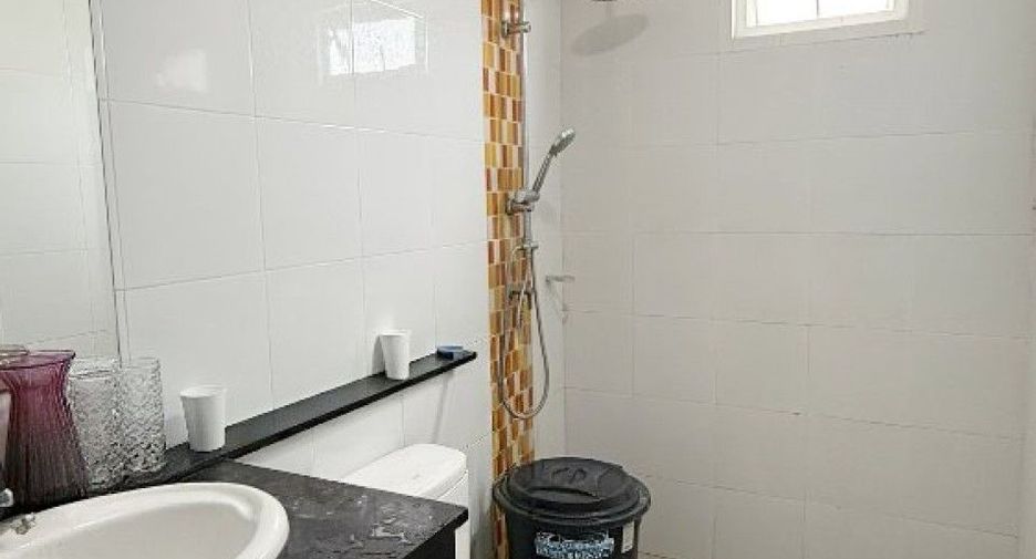 Casa adosada en venta de 3 habitaciones en Mueang Nakhon Pathom, Nakhon Pathom