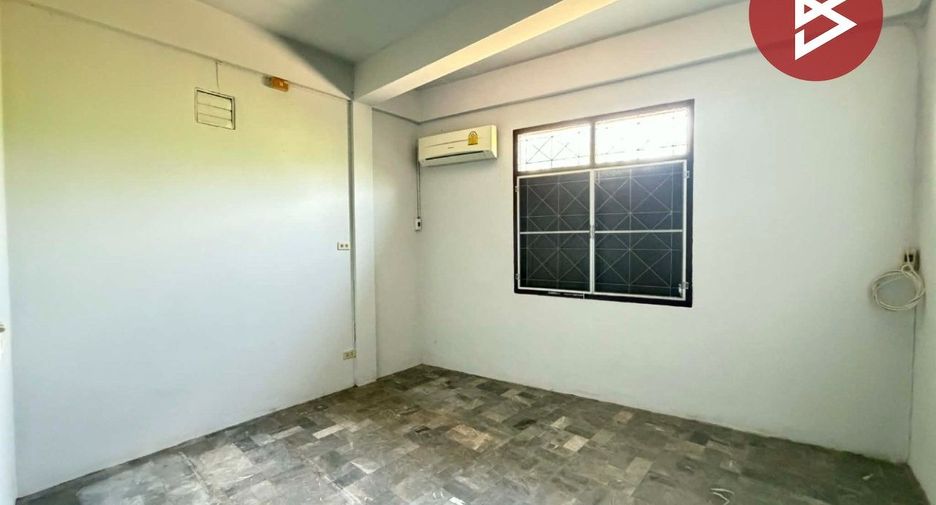 出售 4 卧室 联排别墅 在 Mueang Nakhon Pathom, Nakhon Pathom