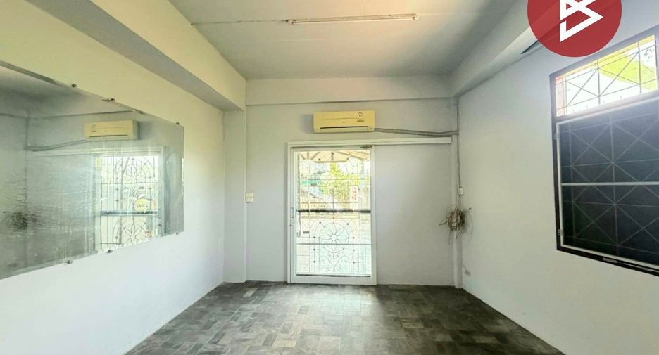 出售 4 卧室 联排别墅 在 Mueang Nakhon Pathom, Nakhon Pathom