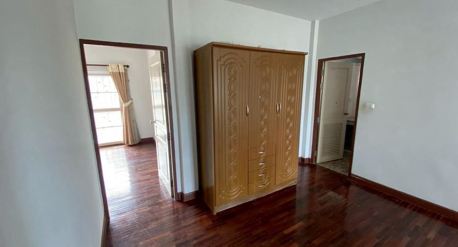 For sale 4 bedrooms house in Bang Phli, Samut Prakan