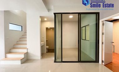 For sale 4 ベッドルーム townhouse in Bang Phli, Samut Prakan
