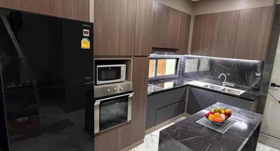 For rent 3 bedrooms villa in Bang Lamung, Chonburi