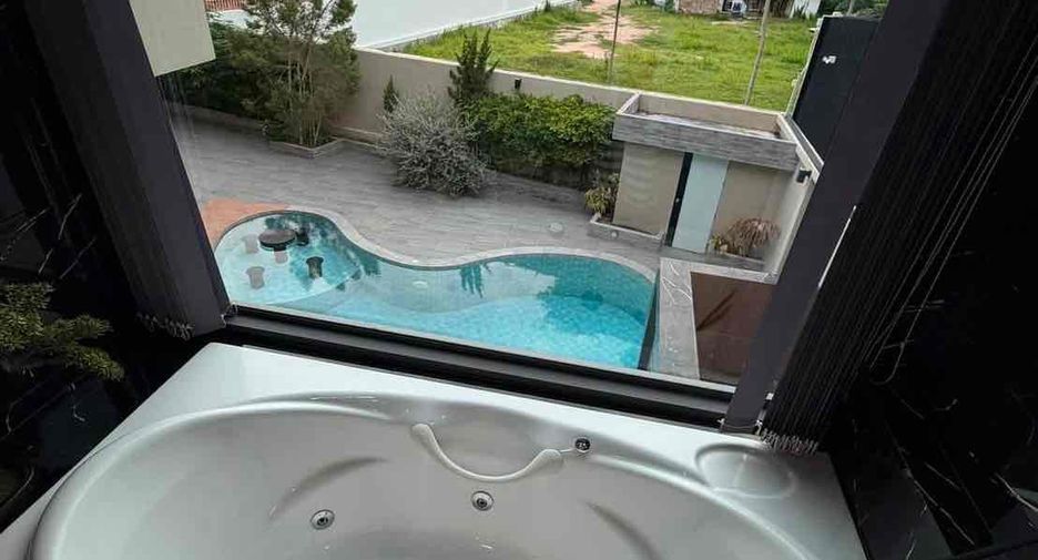 For rent 3 bedrooms villa in Bang Lamung, Chonburi