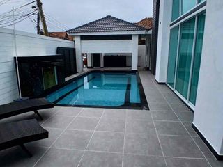 For rent 6 bedrooms villa in Bang Lamung, Chonburi