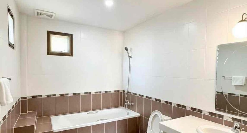 For rent 3 bedrooms villa in Bang Lamung, Chonburi