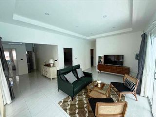 For rent 4 bedrooms villa in Huay Yai, Pattaya