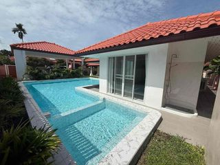 For rent 4 bedrooms villa in Huay Yai, Pattaya