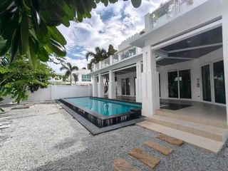 For rent 4 bedrooms villa in Bang Lamung, Chonburi