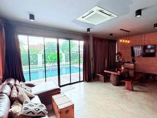 For rent 4 bedrooms villa in Bang Lamung, Chonburi
