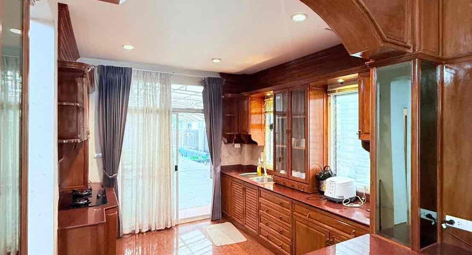For rent 4 bedrooms villa in Jomtien, Pattaya
