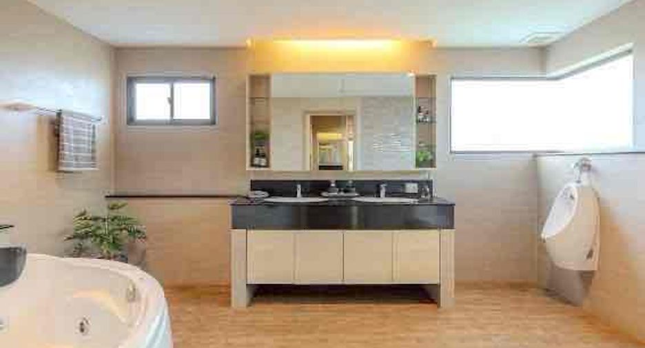For rent 3 bedrooms villa in Huay Yai, Pattaya