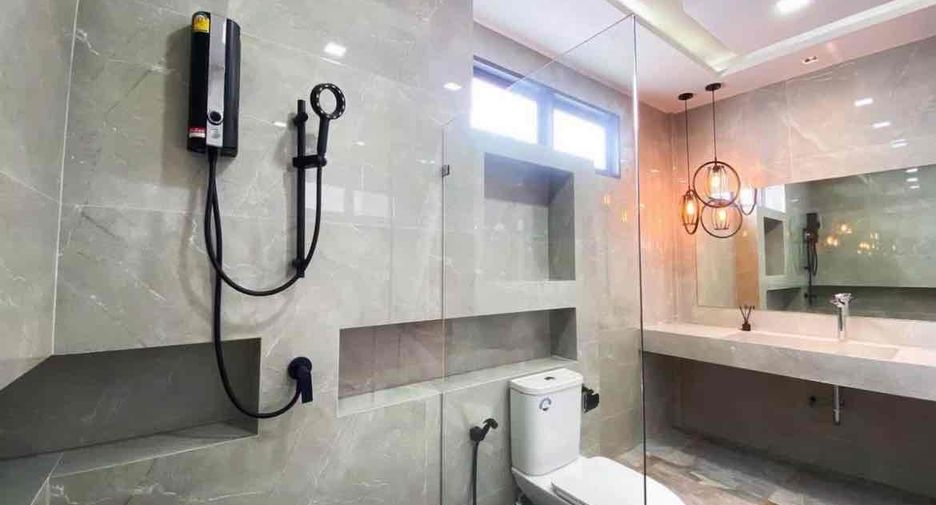 For rent 4 ベッドルーム villa in Bang Lamung, Chonburi