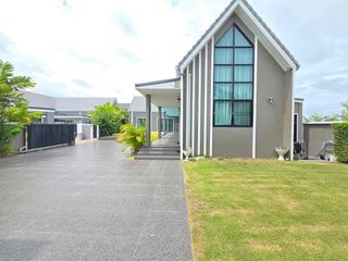 For rent 4 bedrooms villa in Bang Lamung, Chonburi
