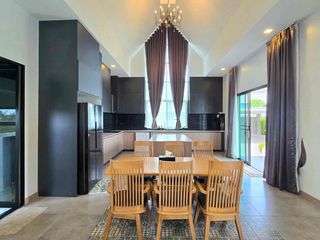 For rent 4 bedrooms villa in Bang Lamung, Chonburi